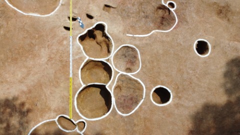 [크기변환]처인성 내부에서 발견된 저장구덩이 모습.JPG