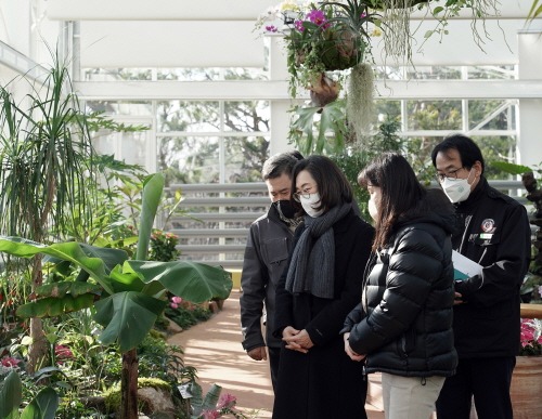 [크기변환]은수미 성남시장이 성남시식물원 내 ‘사계절 초록 온실’을 둘러보고 있다 (4).jpg