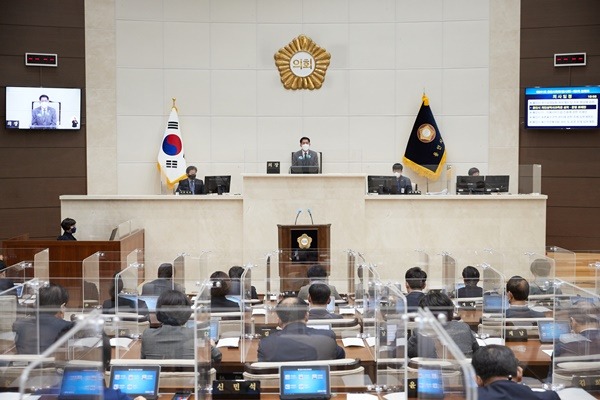 20220210 용인시의회, 제261회 임시회 폐회(1).jpg