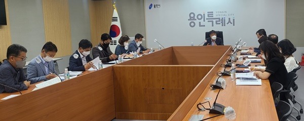 4. 용인시가 지난 13일 민생경제 안정 TF 첫 회의를 열었다..jpg