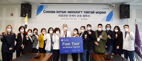 (보도자료) 성남시의료원, 외국인 초청 바이어들과 의료관광 팸투어 실시(1).jpg