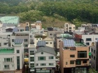 [크기변환]기후에너지과-태양광 발전설비 설치한 성남지역 주택가.jpg width: 100%; height : 150px