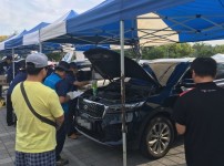 교통기획과-지난 2019년 성남시청 야외 주차장에서 열린 시민 차량 무상 점검 행사 때2.jpg