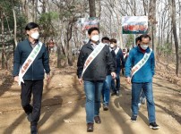 1-3. 이상일 용인특례시장이 19일 동백호수공원 등서 산불예방 캠페인에 참여했다 (2).jpg