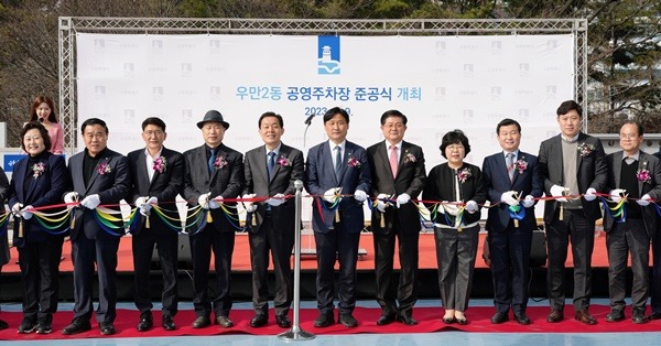 ‘주차난’수원 우만2동에 공영주차장 문 열었다(1).jpg