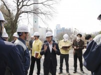신상진 성남시장은 중대 재해 예방을 위해 3월 27일 중원구 상대원동 환경에너지시설을 찾아 작업 현장의 안전수칙을 당부했다.jpg