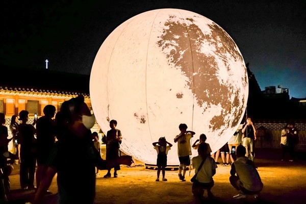 ‘한여름 밤의 8색 매력 축제’ 2023 수원 문화재 야행에 7만 5000여 명 찾았다(3).jpg