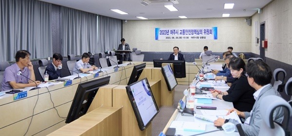 추가01--2023년 여주시 교통안전정책심의 위원회 개최 사진1.jpg
