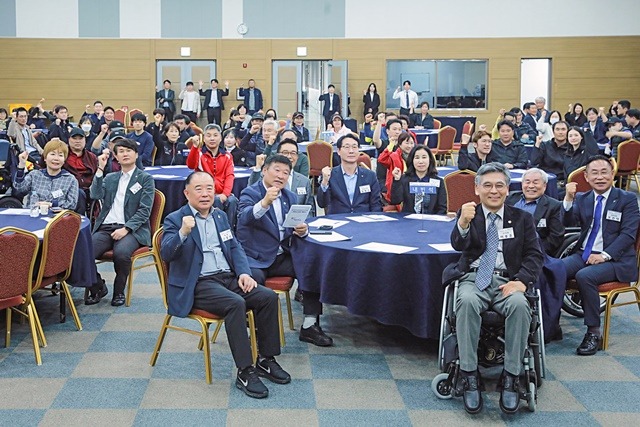 사진1)경기도 장애인 체육대회 출전 결단식 참가한 단체 모습.jpg